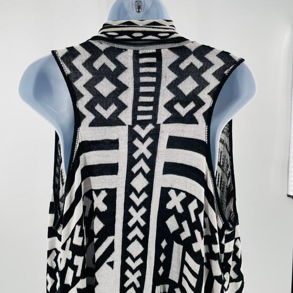 Questions Black White Aztec Sleeveless Open Front Hi Lo Hem Sweater Cardigan 1X - Picture 6 of 12